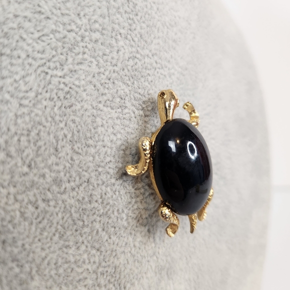 Vintage 1970s Gold Tone Turtle Brooch Pin Black Bead Shell Costume Jewelry 70s - Picture 2 of 5